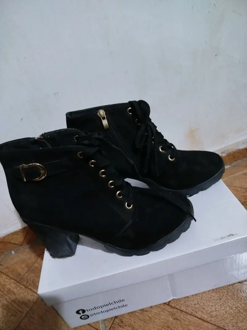 Botines negros de gamuza con tacón grueso - 2
