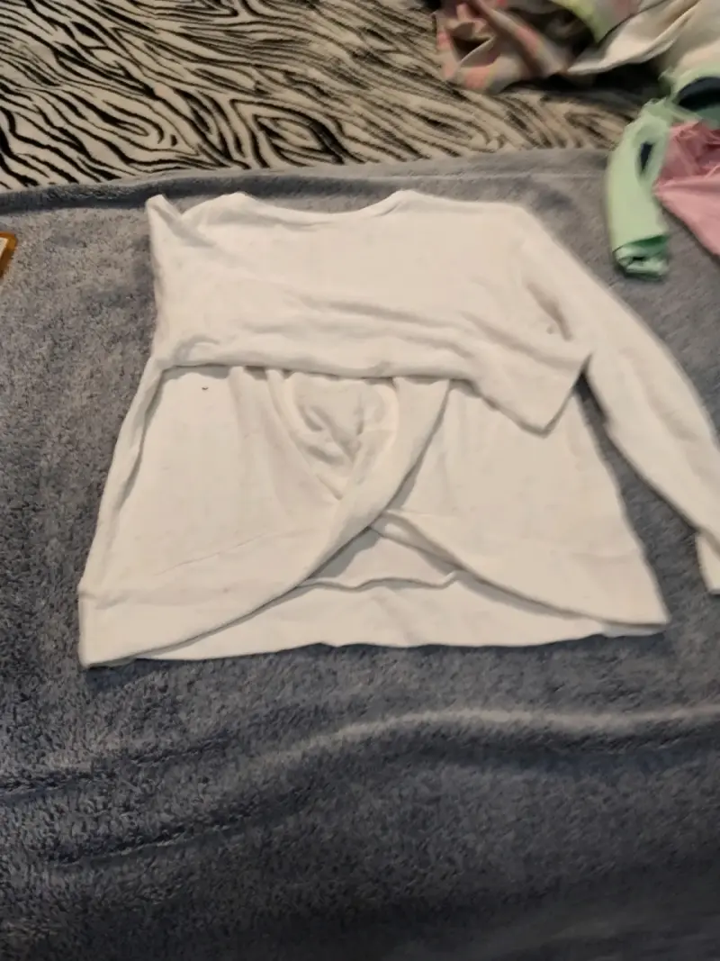 Conjunto infantil morado con calzas desgastados - 2