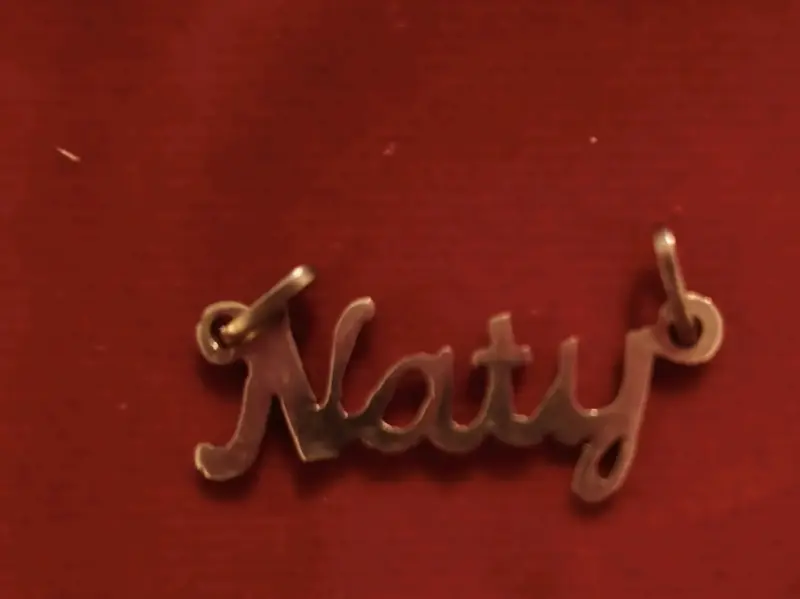 Colgante de nombre 'Naty' en dorado