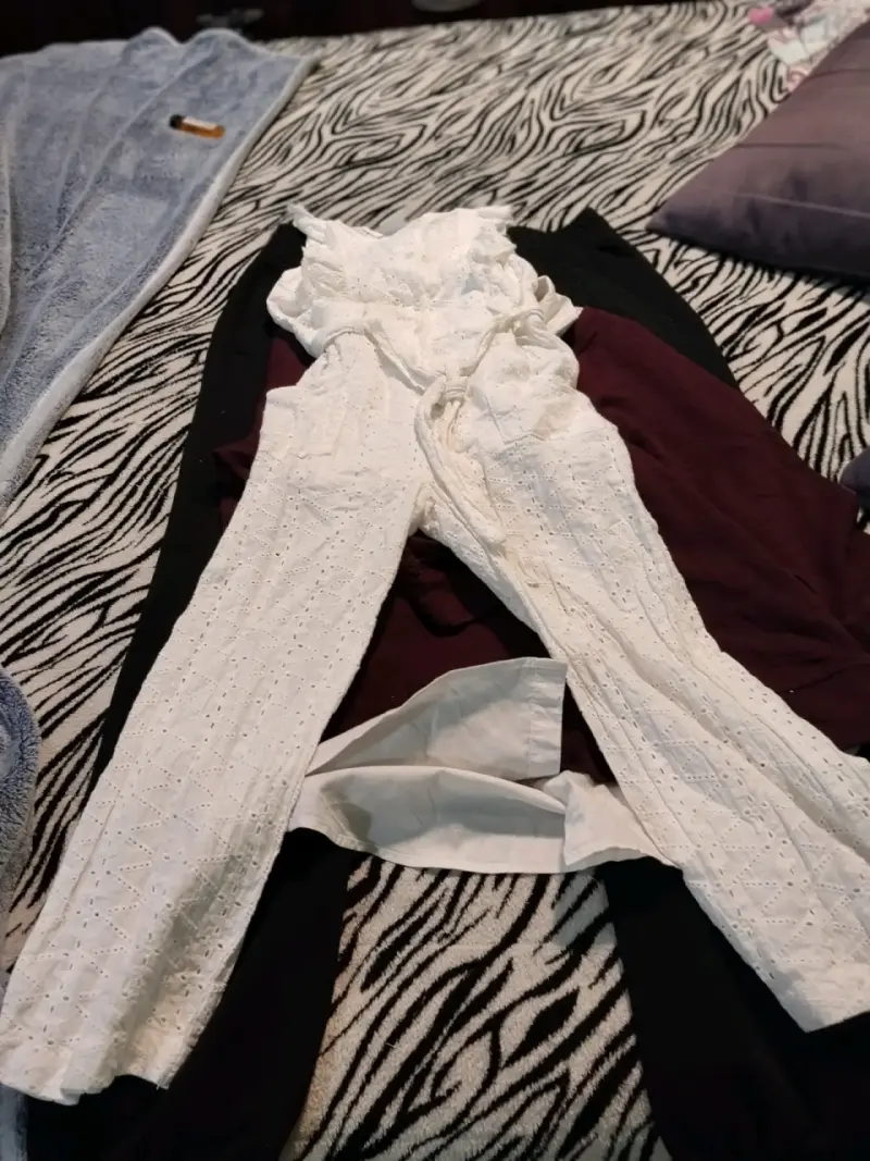 Conjunto infantil morado con calzas desgastados - 5