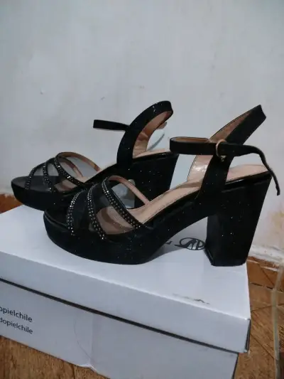 Sandalias de tacón alto negras con brillo - miniatura 3
