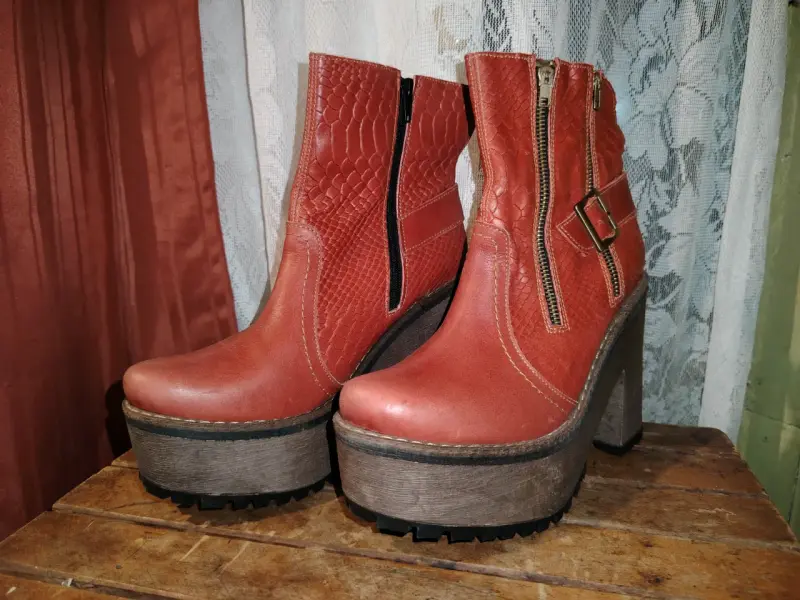 Botines de cuero con plataforma y cierre - 1