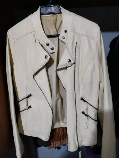 Chaqueta de cuero beige con cierre metálico - miniatura 1