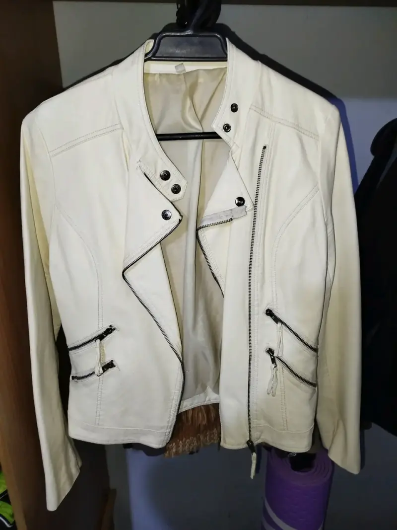 Chaqueta de cuero beige con cierre metálico - 2