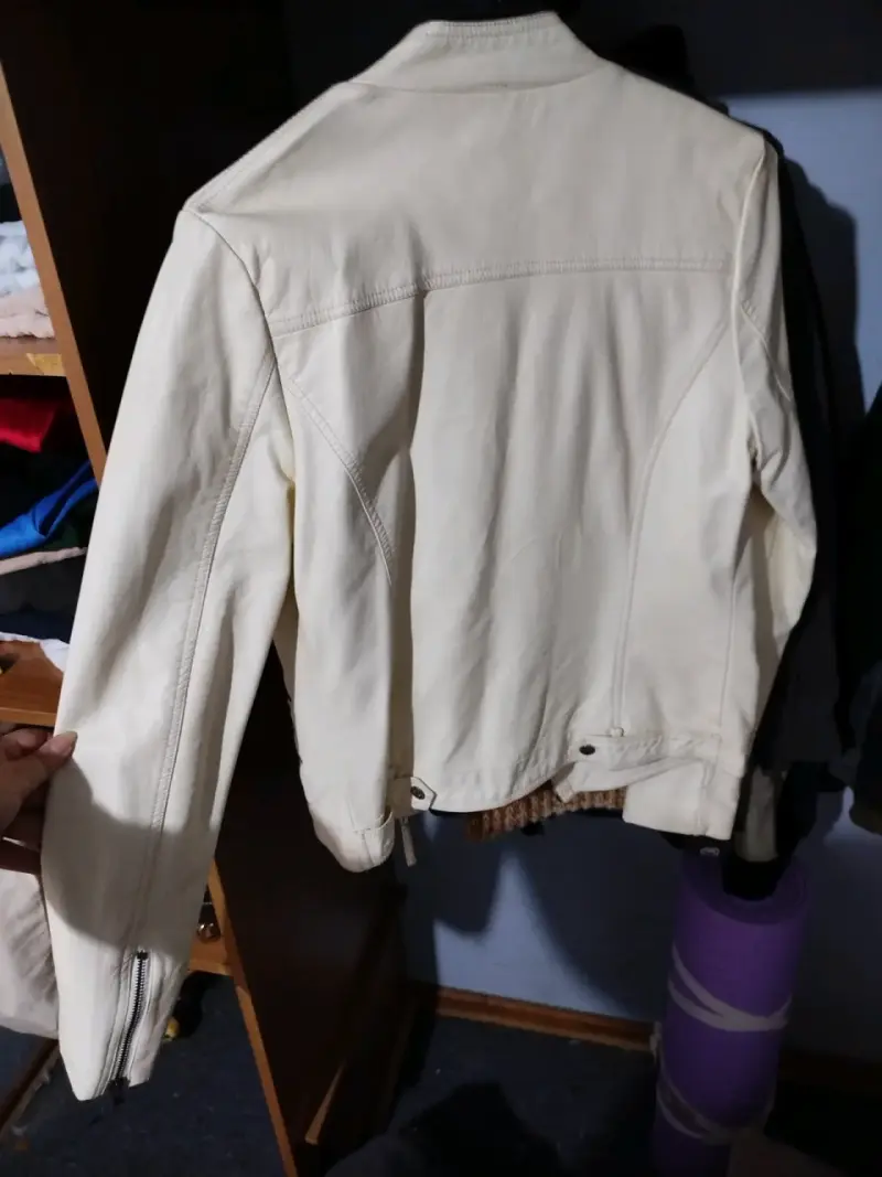 Chaqueta de cuero beige con cierre metálico - 3