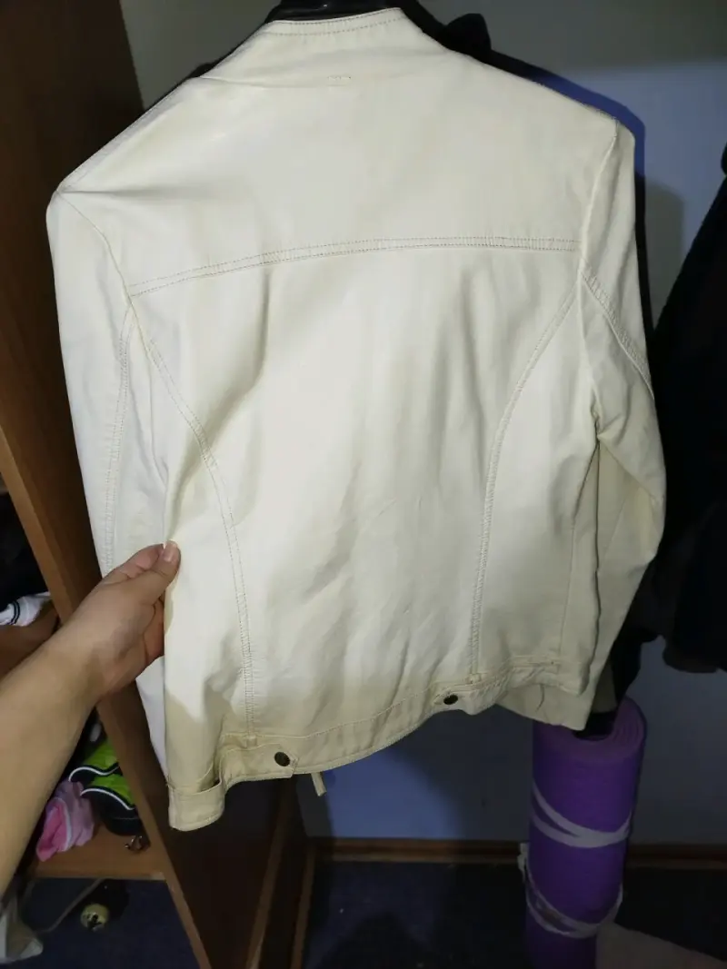Chaqueta de cuero beige con cierre metálico - 5