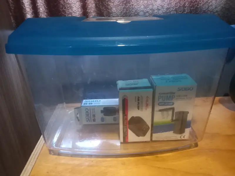 Acuario con filtro y accesorios Sobo