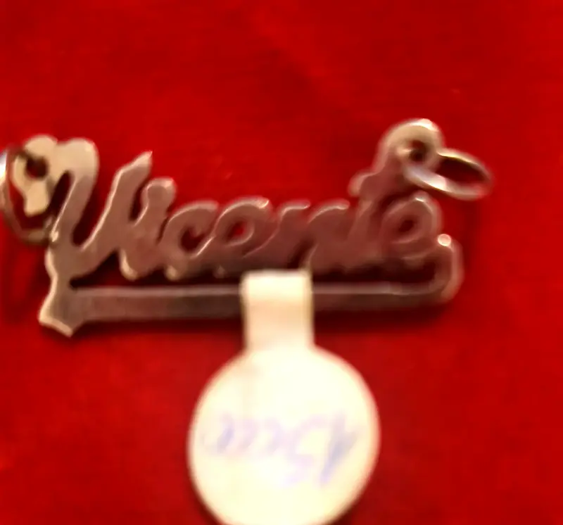 Colgante personalizado con nombre Vicente