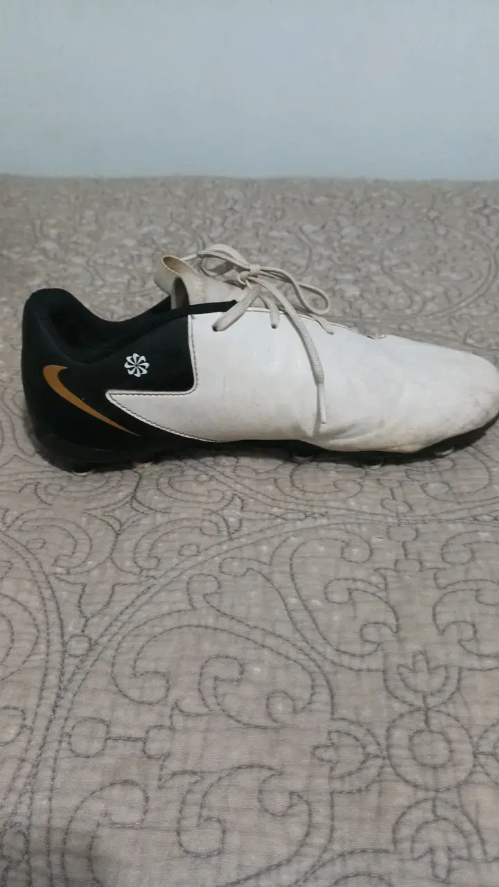 Zapatillas Deportivas Blanco y Negro Nike - 4