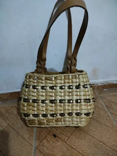 Bolso de mimbre con asas de cuero - miniatura 1