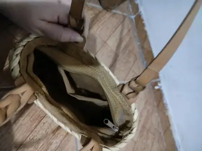 Bolso de mimbre con asas de cuero - miniatura 3