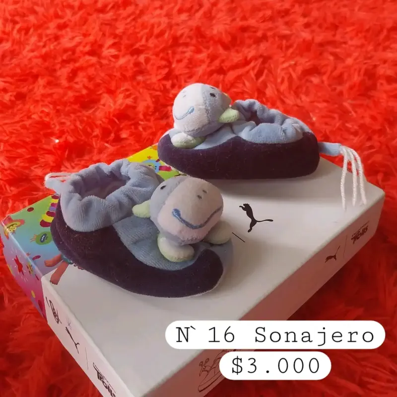Zapatillas de bebé con sonajero talla 16
