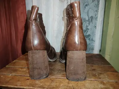Botines de cuero marrón con tachas - miniatura 3