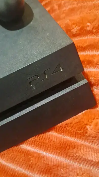 Consola PlayStation 4 con dos controles - miniatura 2
