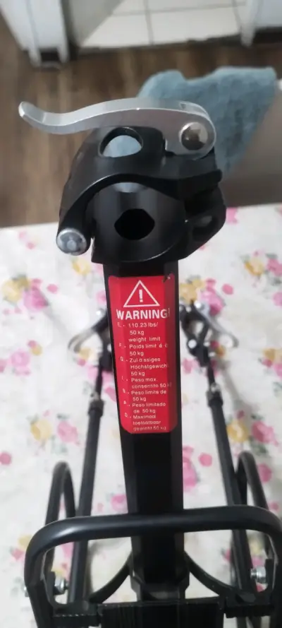 Parrilla trasera + bolso para bicicleta ajustable - miniatura 1