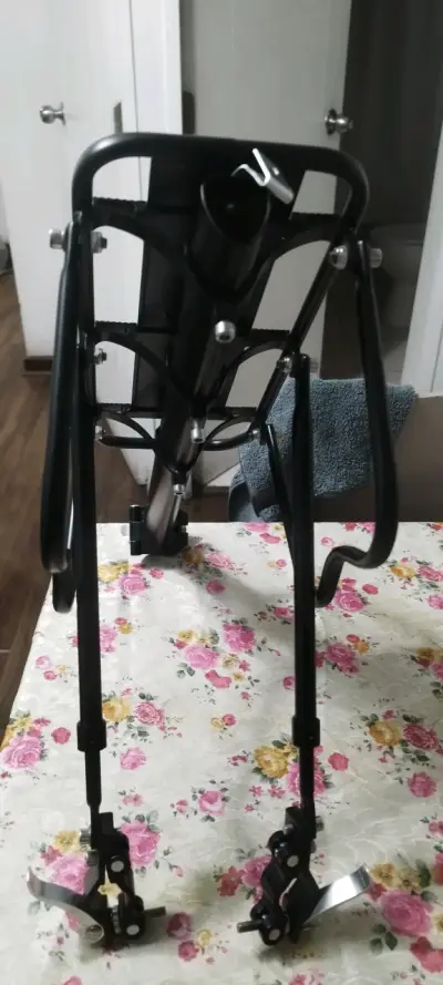 Parrilla trasera + bolso para bicicleta ajustable - miniatura 4