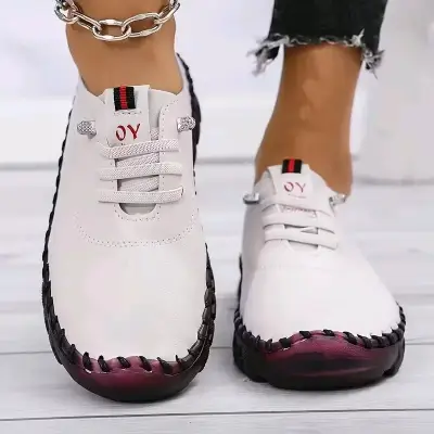 Zapatillas blancas casuales con diseño moderno - miniatura 1