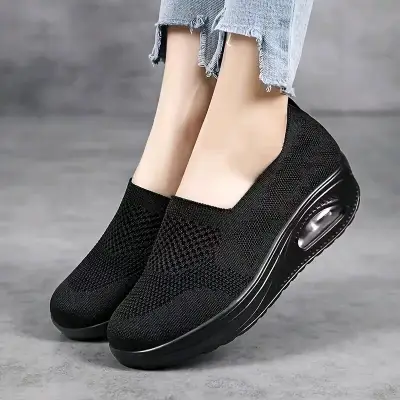 Zapatillas blancas casuales con diseño moderno - miniatura 3