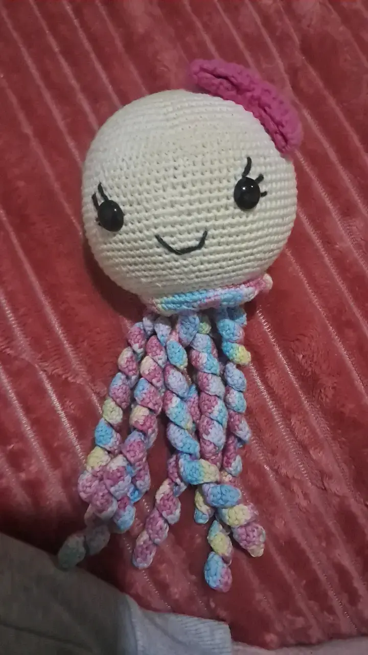 Pulpo amigurumi tejido a mano multicolor