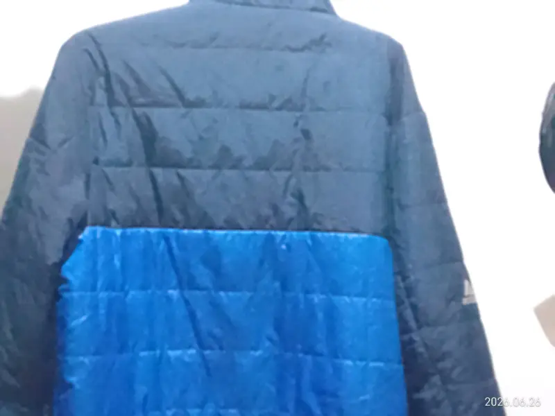 Chaqueta acolchada bicolor azul y negra - 2