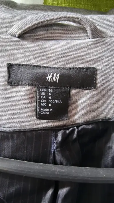 Blazer gris H&M elegante para mujer - miniatura 3