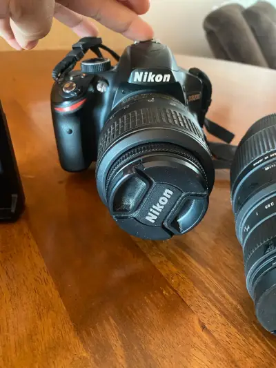 Cámara Nikon DSLR con bolsa de transporte - miniatura 2