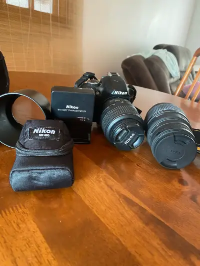 Cámara Nikon DSLR con bolsa de transporte - miniatura 3