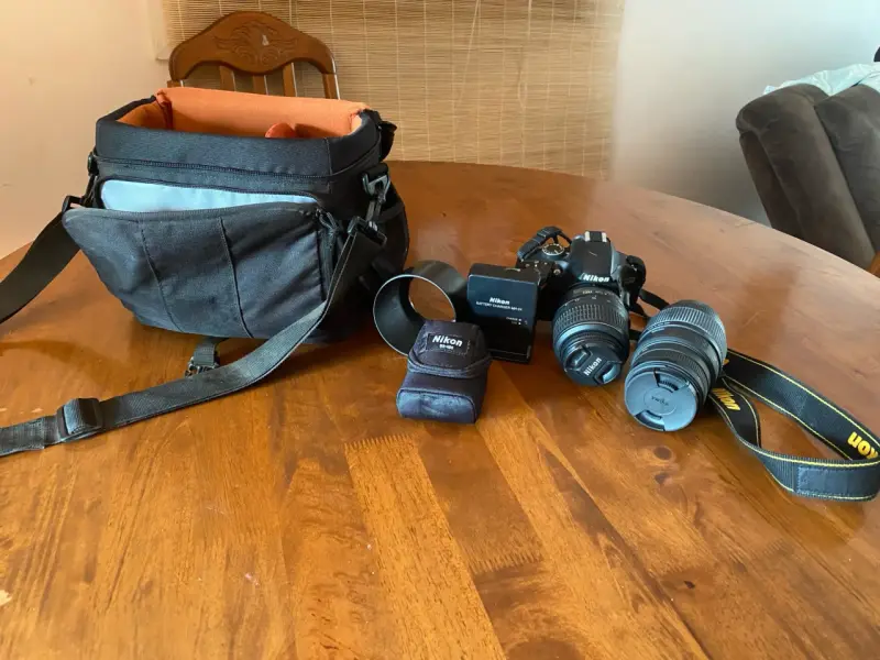 Cámara Nikon DSLR con bolsa de transporte - 4