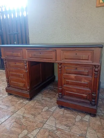 Escritorio de madera antiguo - miniatura 1