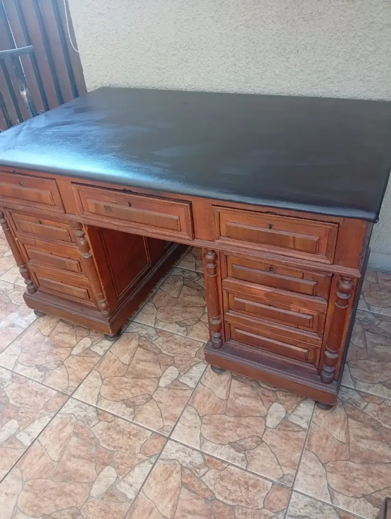 Escritorio de madera antiguo - 2