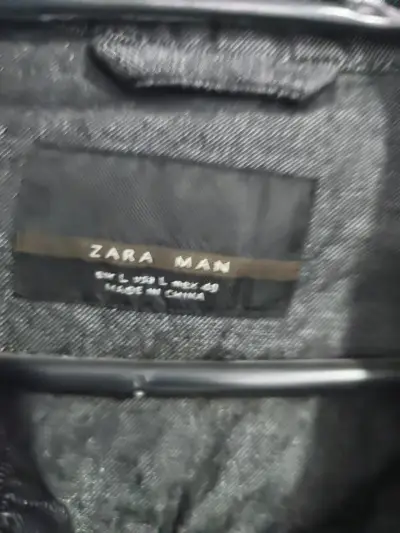 Chaqueta negra Zara Man estilo casual - miniatura 6