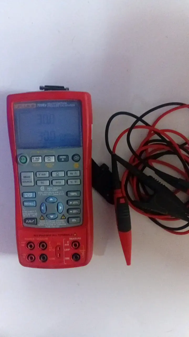 Multímetro Fluke 725EX con cables de prueba