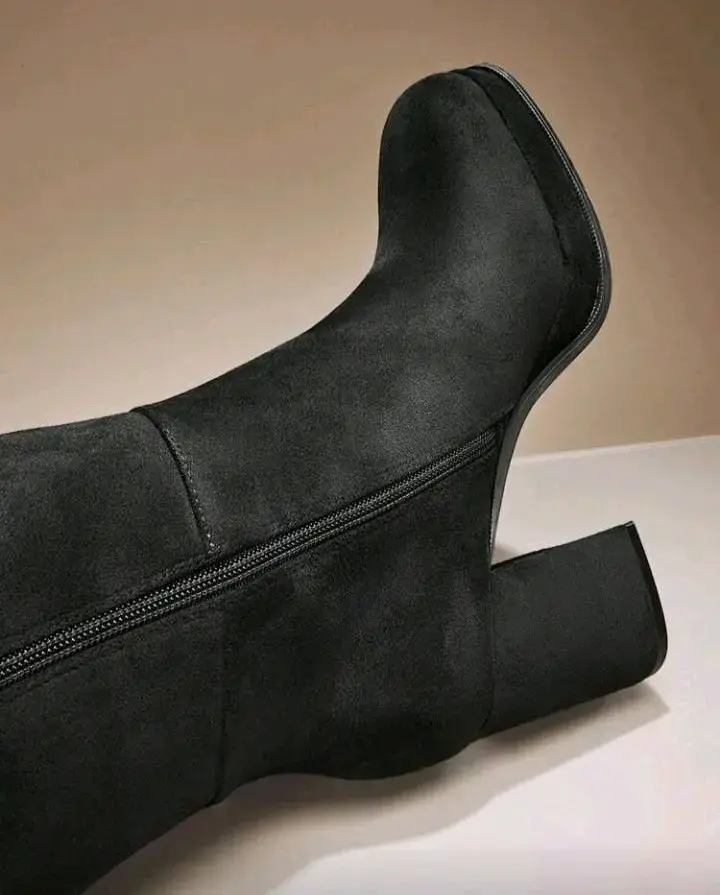 Botines negros de gamuza con tacón grueso - 1