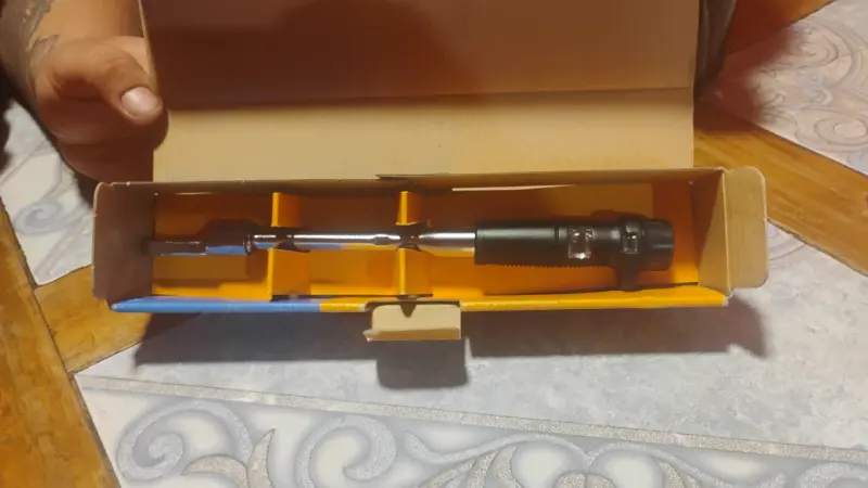 Llave de torque ajustable con mango ergonómico - 1