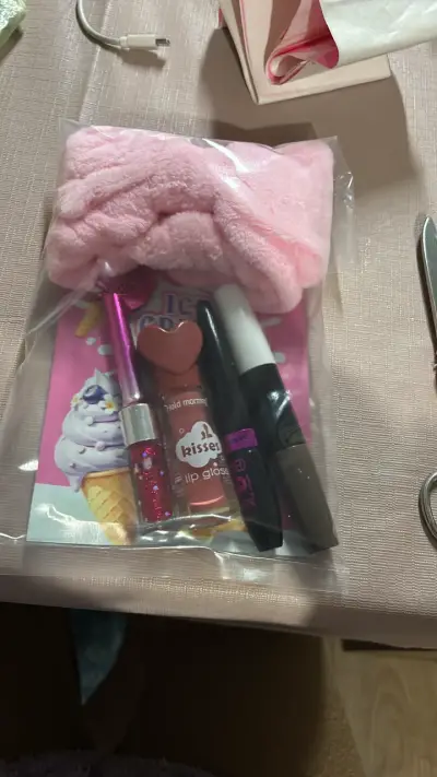 Set de maquillaje Kiss Beauty con diadema - miniatura 2