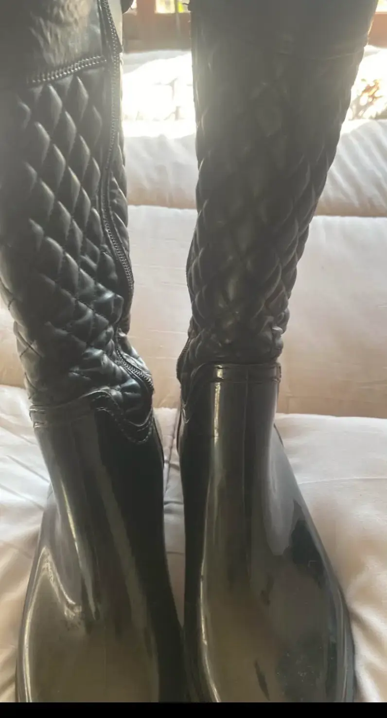 Botas negras acolchadas de agua tipo cuero - 1