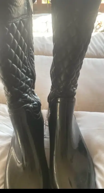 Botas negras acolchadas de agua tipo cuero - miniatura 1