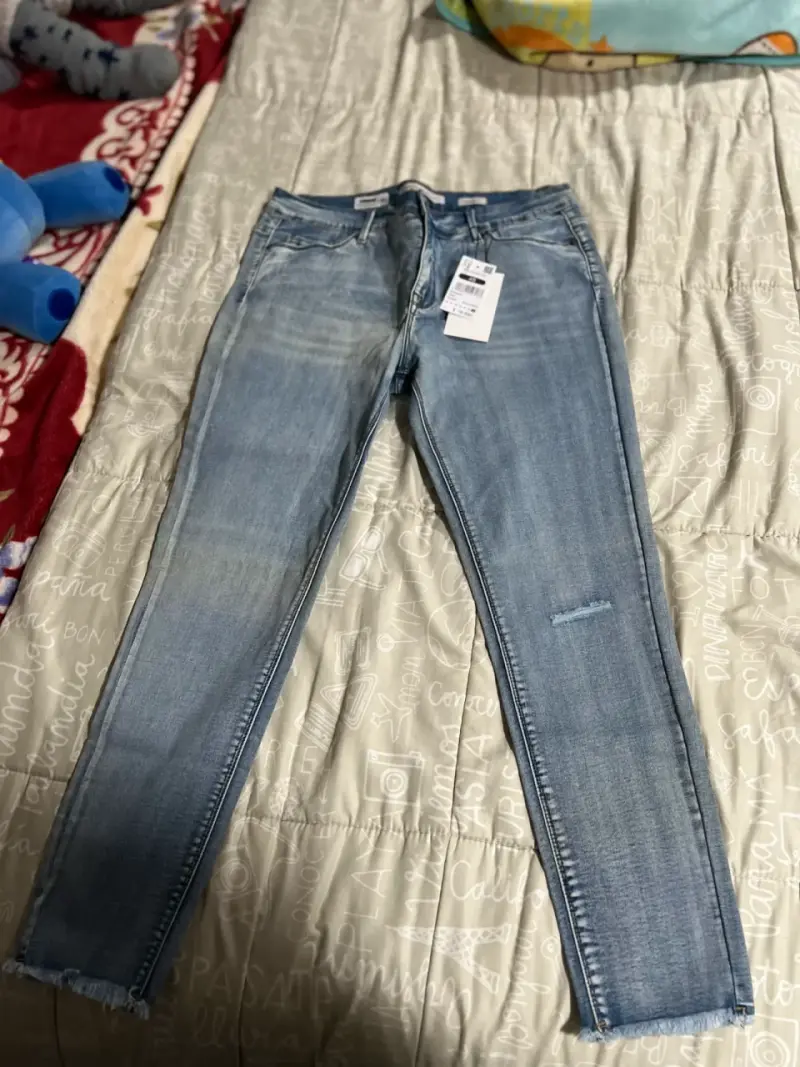 Jeans celestes con etiqueta - 1