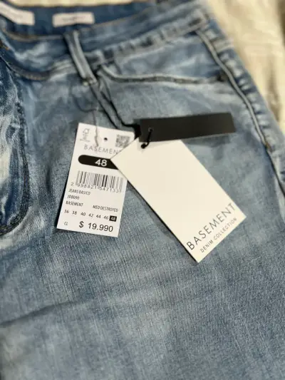 Jeans celestes con etiqueta - miniatura 2