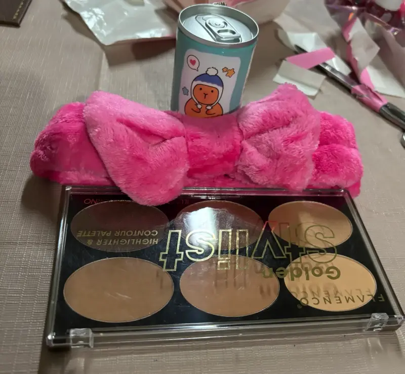 Set de maquillaje y cinta para el cabello