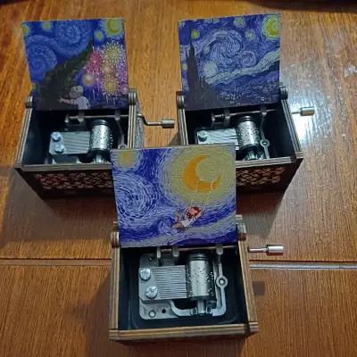 Cajas de música a manivela - miniatura 1