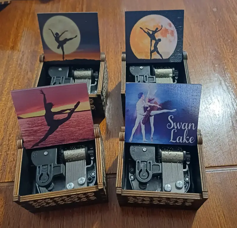 Cajas de música a manivela - 3