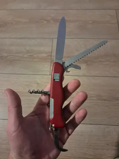 Navaja suiza multiusos roja Victorinox - miniatura 4
