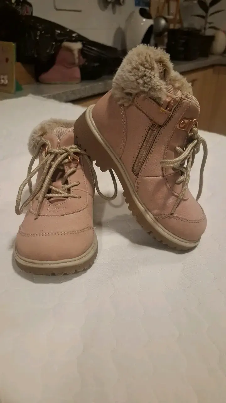 Botines rosados para niña con forro de lana - 1