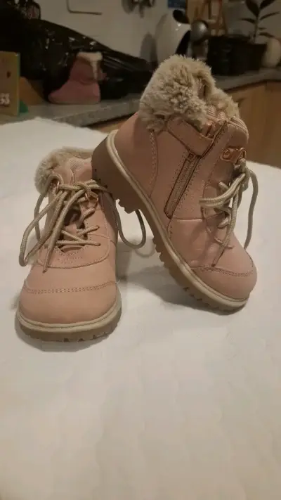 Botines rosados para niña con forro de lana - miniatura 1