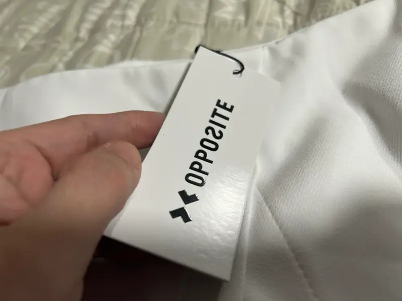 Short blanco de mujer con etiqueta - 3
