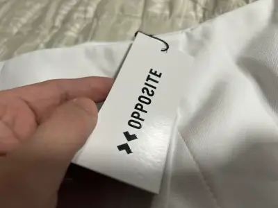 Short blanco de mujer con etiqueta - miniatura 3