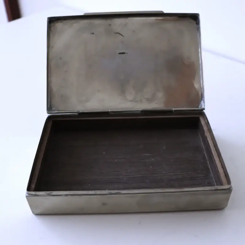 Caja de plaqué hecha a mano