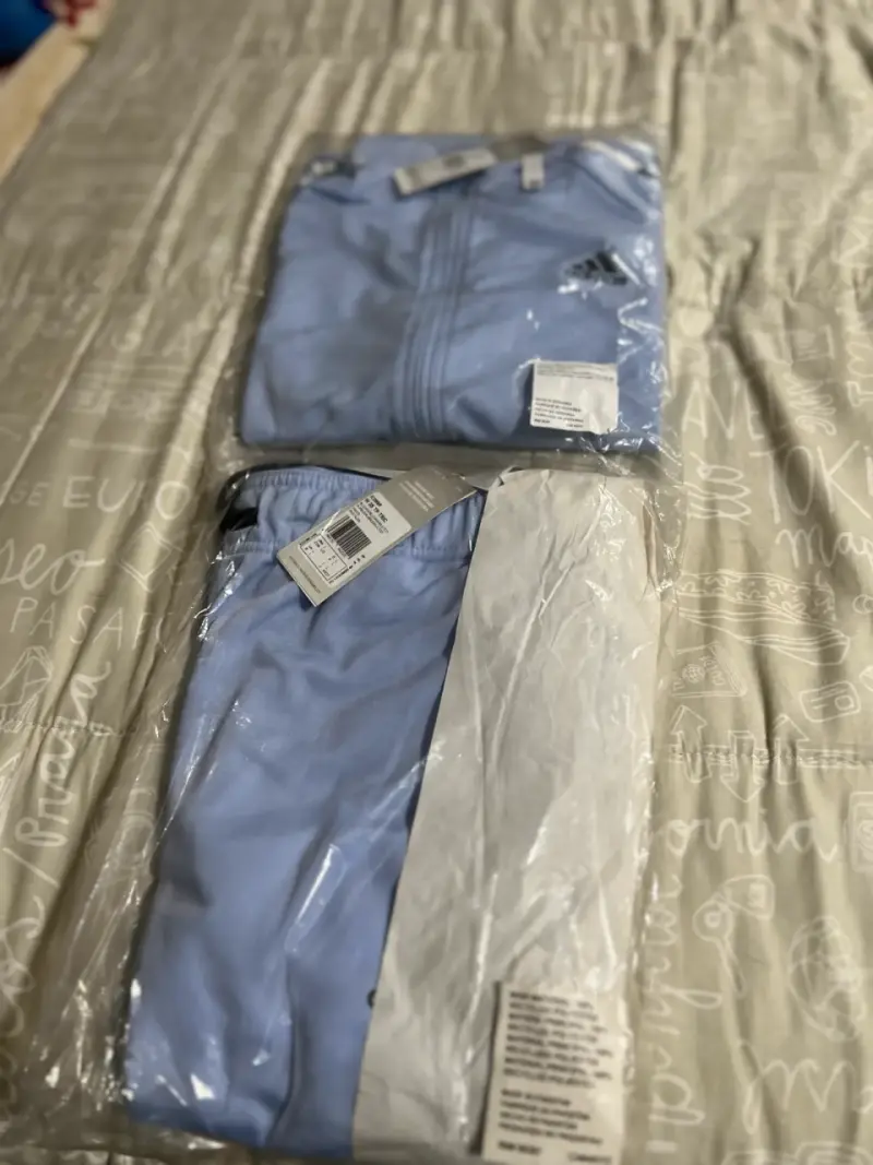 Conjunto deportivo Adidas azul nuevo