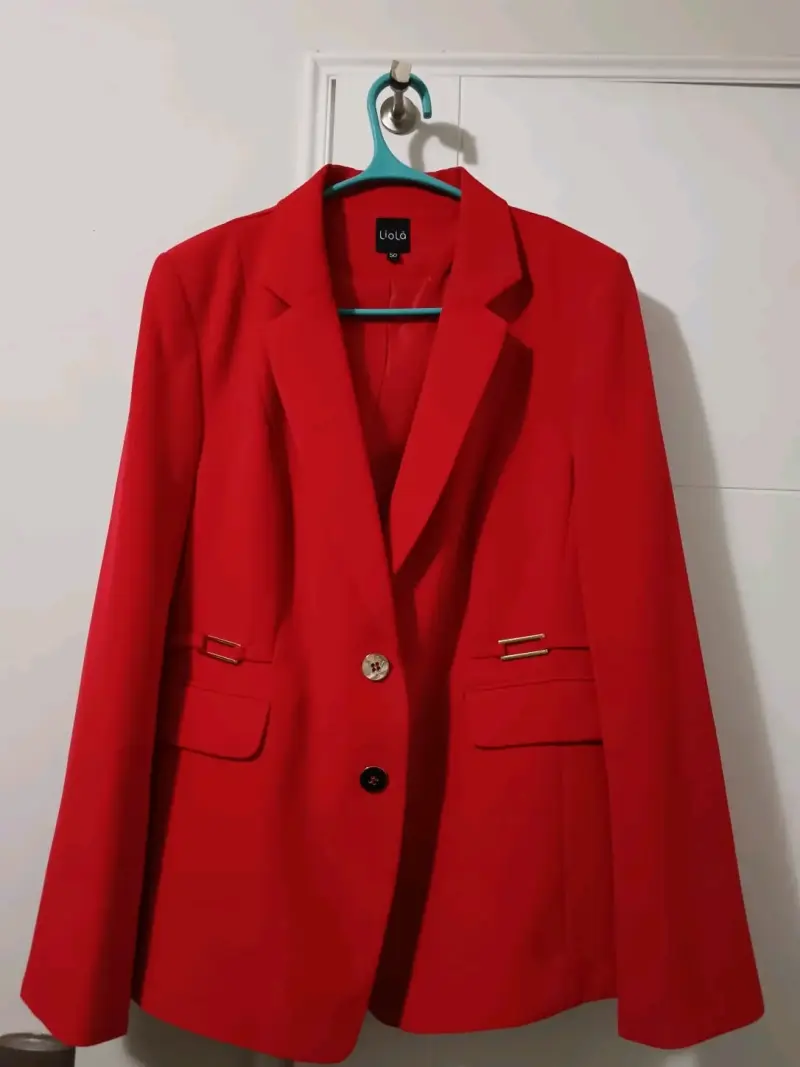 Blazer rojo elegante marca Liola